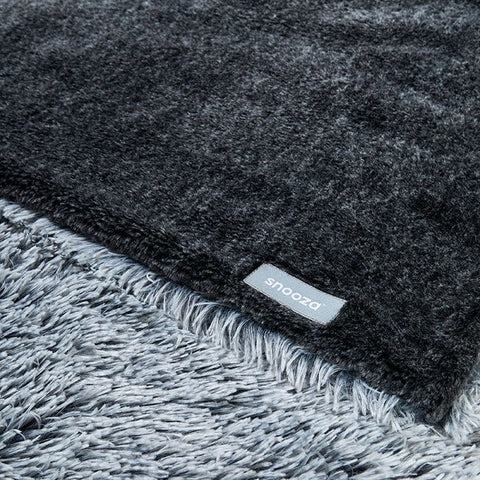 Snooza Calming Chinchilla Dog Blanket Silver Grey